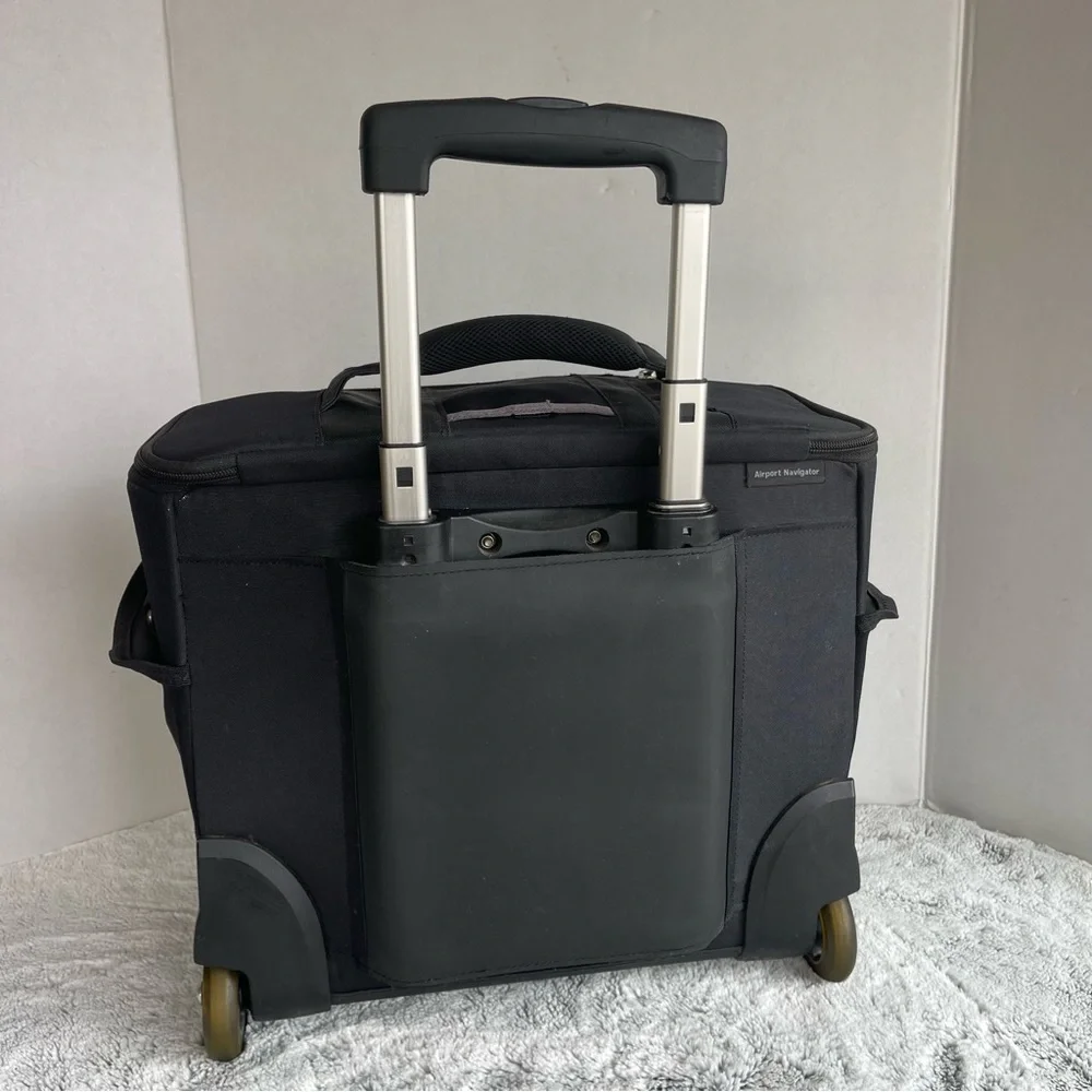 Think Tank Photo Airport Navigator Rolling Bag (Black) gently used